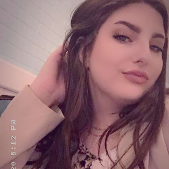 Meet your Posher, Anna - Picture 2 of 4